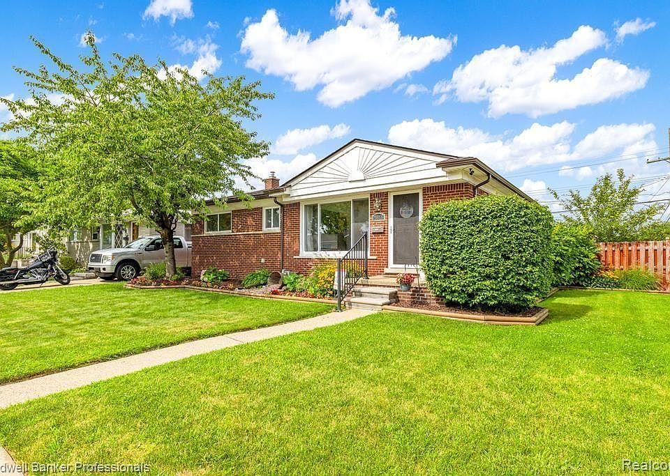1st image of 25675 Huron St