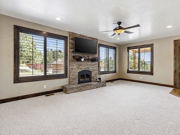 4th image of 3280 N Tule Cir