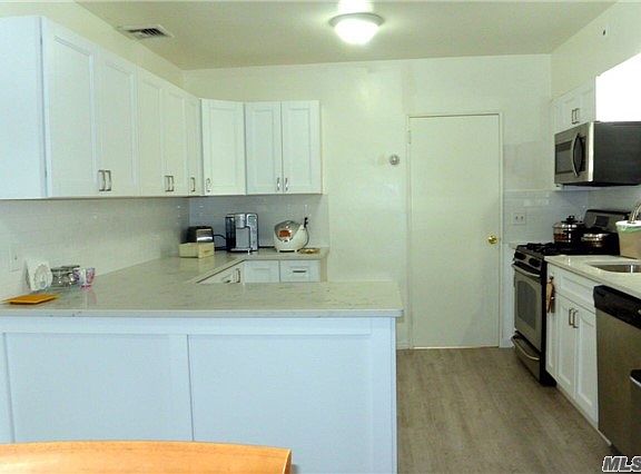 3rd image of 5308 Clearview Expy