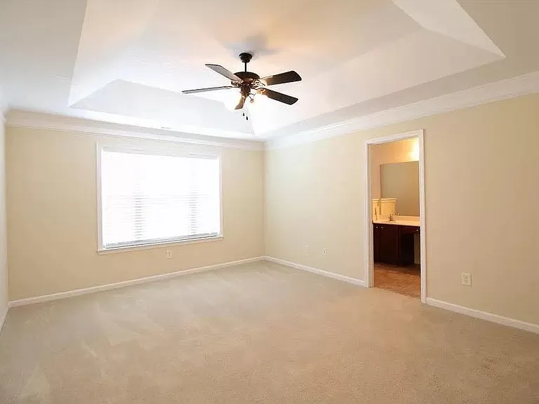 1272 Houndslake Dr — Photo 6