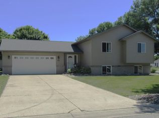 1104 N 15th St, Montevideo, MN 56265