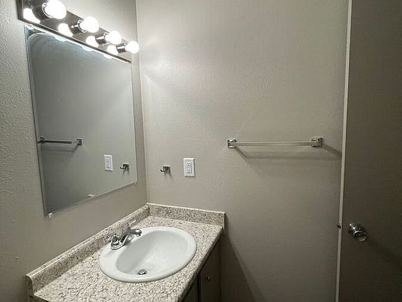 3rd image of 215 Ash St #8