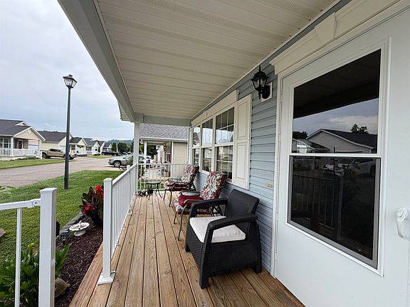 2nd image of 105 Palm Dr