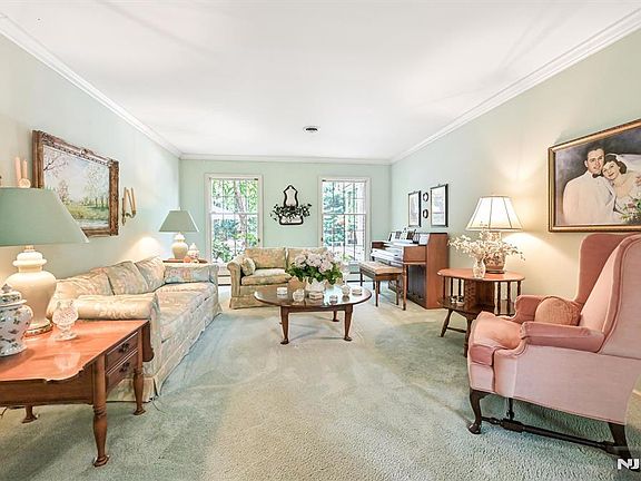 4th image of 7 Arthur Ct