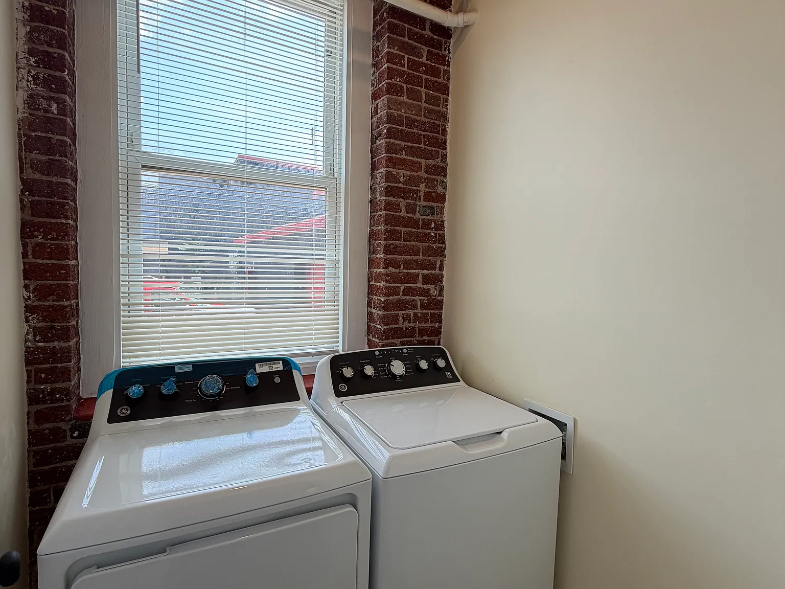 3 bed, 2.5 bath, $2,700 — Photo 2