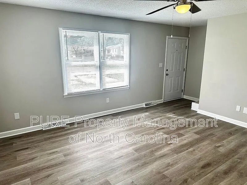 2 bed, 1.5 bath, 1026 sqft, $895 — Photo 3