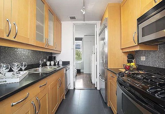 5th image of 401 E 60th St APT 3A