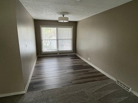 3rd image of 2537 Saint Thomas Dr
