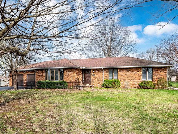 3rd image of 229 Whispering Oaks Dr