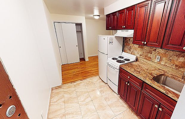 1st image of 301 E 85th St APT 10