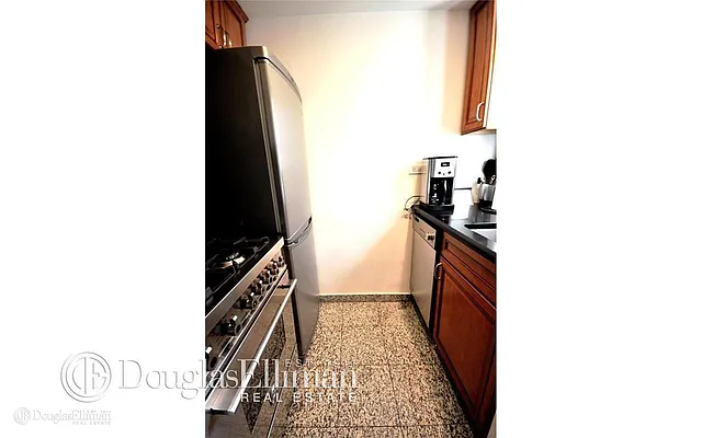 Rented by Douglas Elliman | media 15