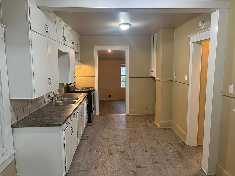 421 S 8th St — Photo 15