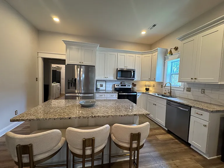 2102 Bernhurst Dr — Photo 7