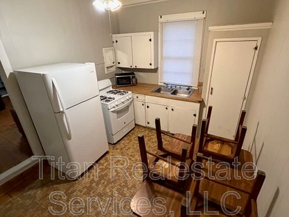 5th image of 218 W Saint Peter St #4