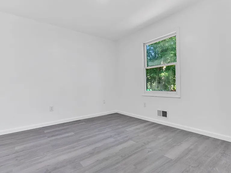 2556 Woodland Rd — Photo 23