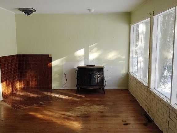 2nd image of 97 Holiday Rd