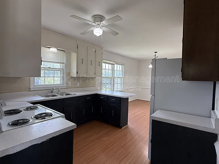 1804 Sherwood Dr — Photo 8