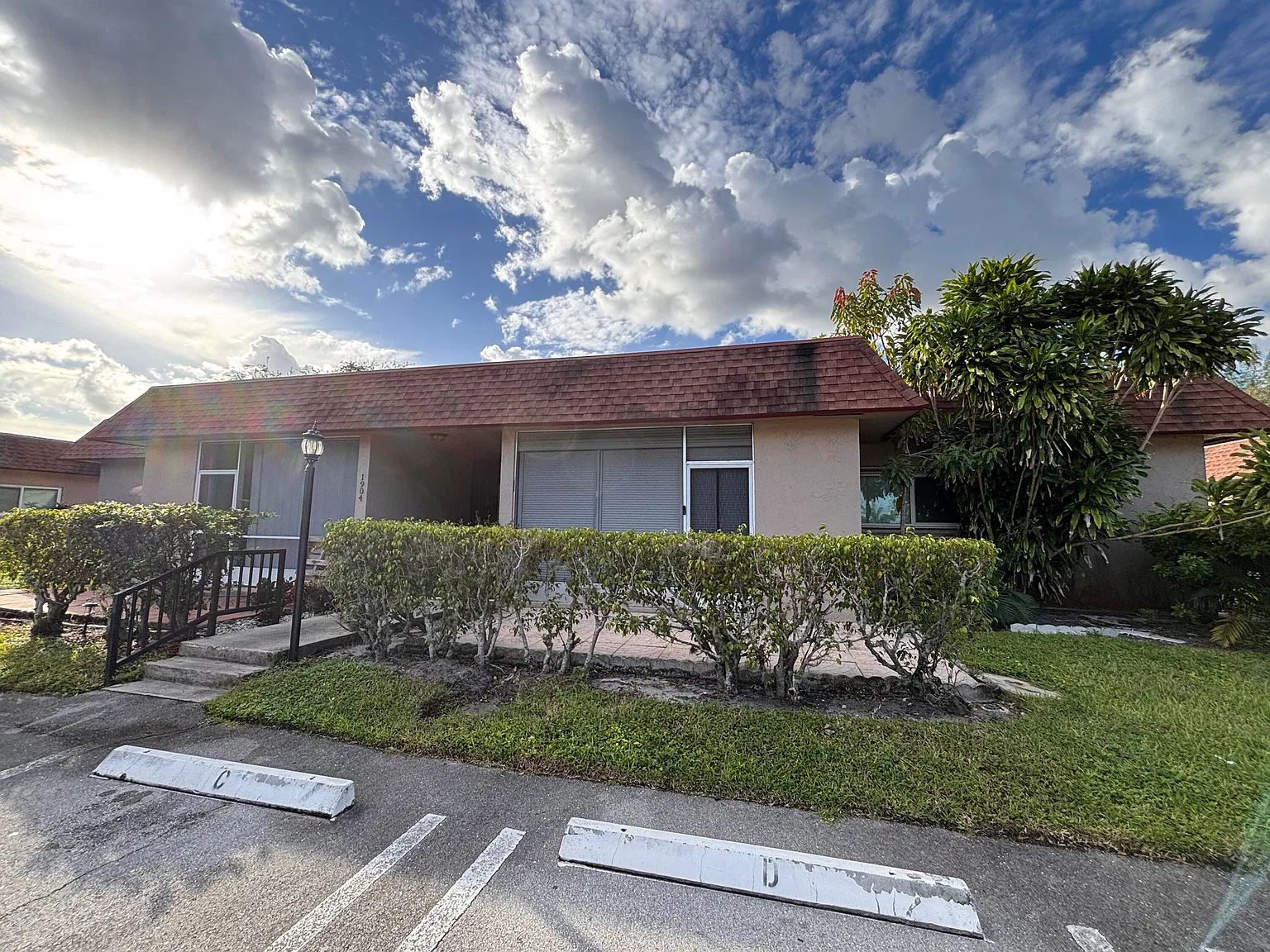 3 bed, 2.0 bath, 1216 sqft, $2,700 — Photo 1