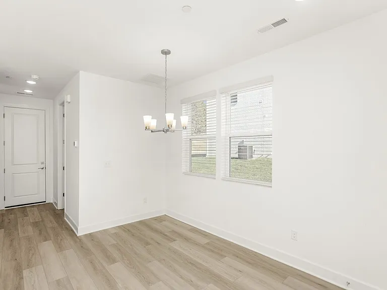 320 Lynwood Station Blvd — Photo 5