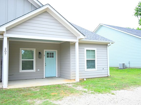 2nd image of 207 Gordon St #2