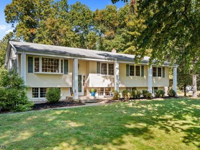 16 Woodland Way, Whitehouse Station, NJ, 08889