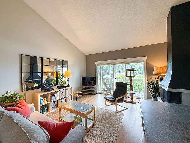 630 5th Ave S #208 — Photo 3