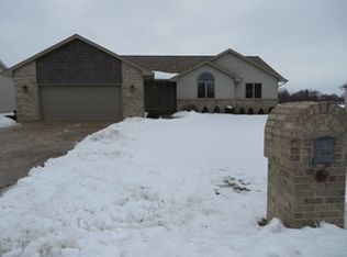 1606 26th St, Peru, IL 61354