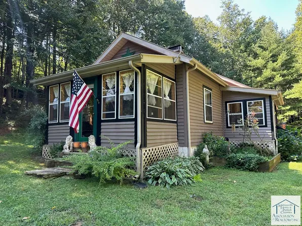 445 Brammer Spur Rd, Stuart, VA 24185