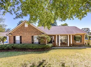 8721 Stable Ct, Charlotte, NC 28216