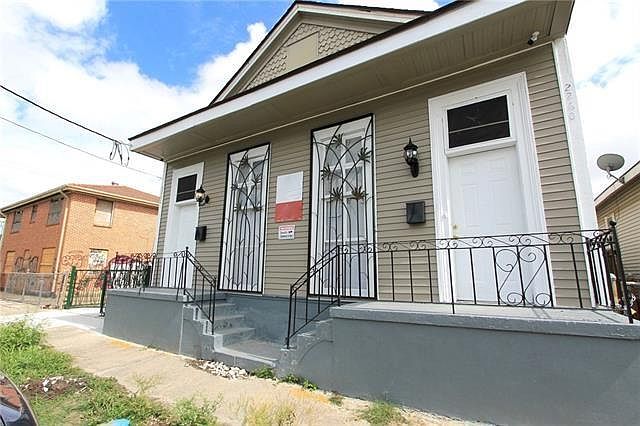 1st image of 2260-62 N Roman St