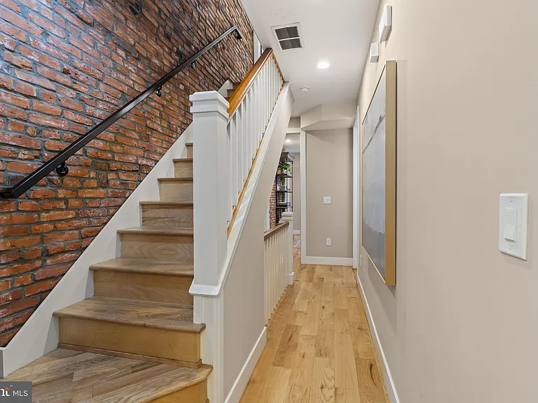 729 S 15th St — Photo 16