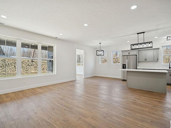 4th image of 2529 Eisenhower Ln