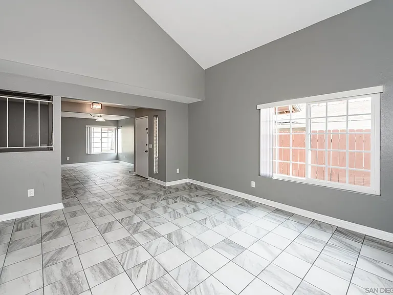 1045 Fuchsia Ln — Photo 5