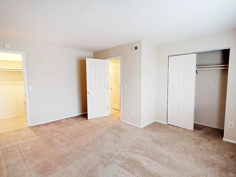 Crown Ridge Apartments — Photo 24