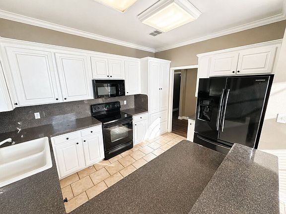3rd image of 4806 Putters Ln