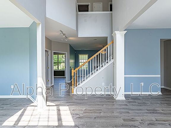 3rd image of 504 Collingsworth Ln