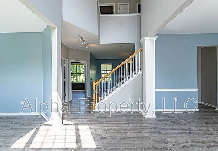 504 Collingsworth Ln — Photo 3