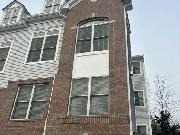19 Goffle Brook Ct, Hawthorne, NJ 07506