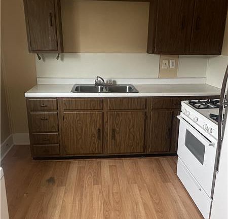 3rd image of 1905 1/2 Ashland Ave