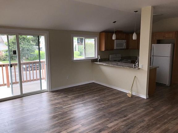 4th image of 4021 Pacific Ave APT B