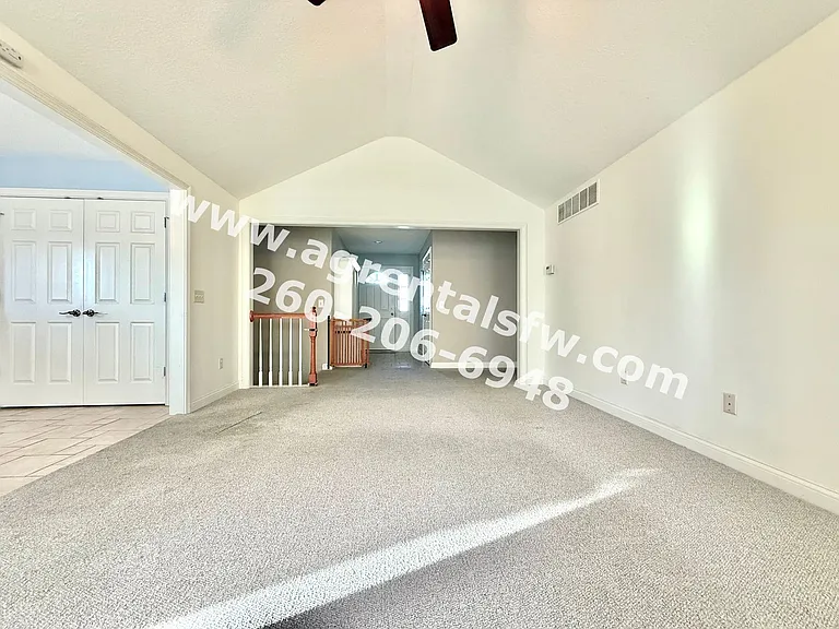 8819 Strathmore Ln — Photo 13