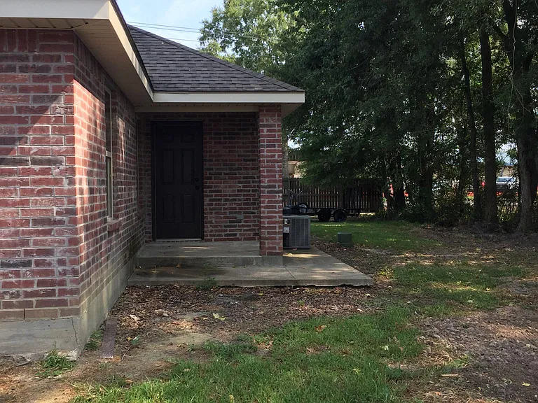 889 Topsy Rd — Photo 4