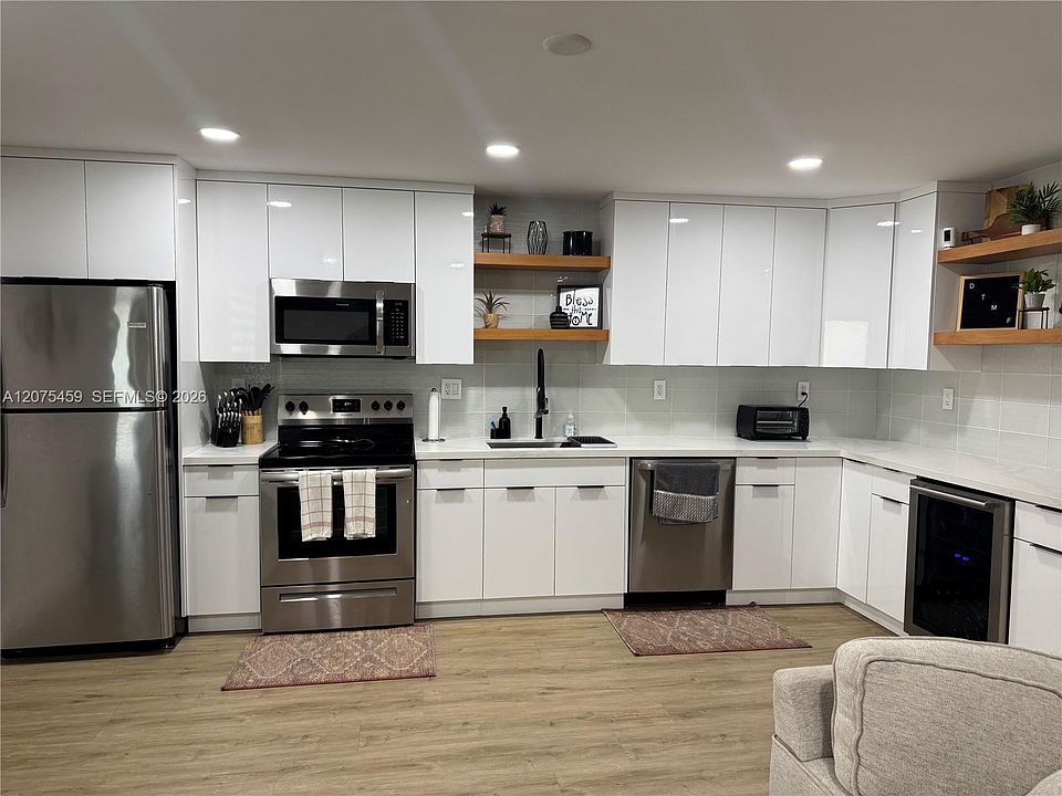 1st image of 2420 Diana Dr APT 402