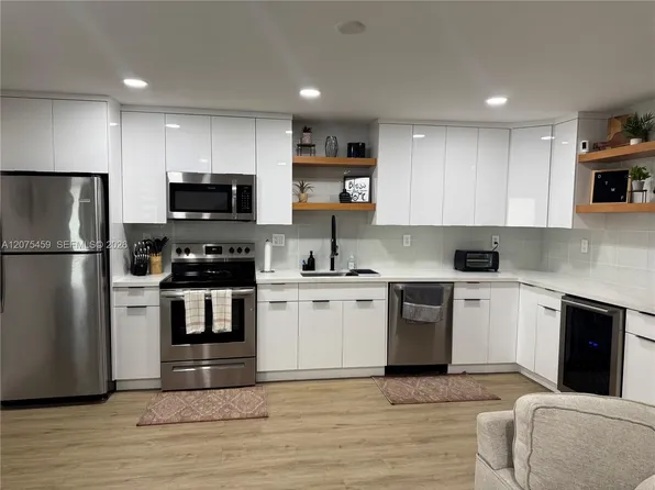2420 Diana Dr, Hallandale, FL