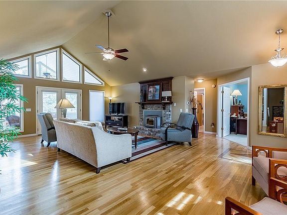 4th image of 38 Kelaen Dr