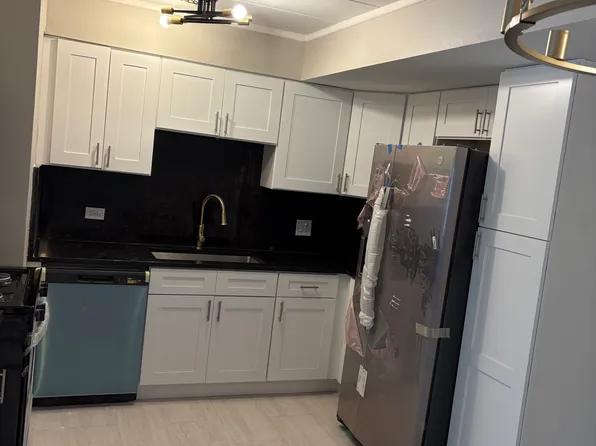 1370 E Washington St Unit 1SE, Des Plaines, IL 60016