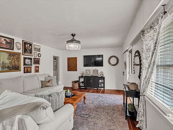 3rd image of 1711 Harvard Ave