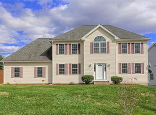 68 Redgate Rd, Dracut, MA 01826