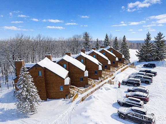 3rd image of 505-2431 Tomahawk Rd