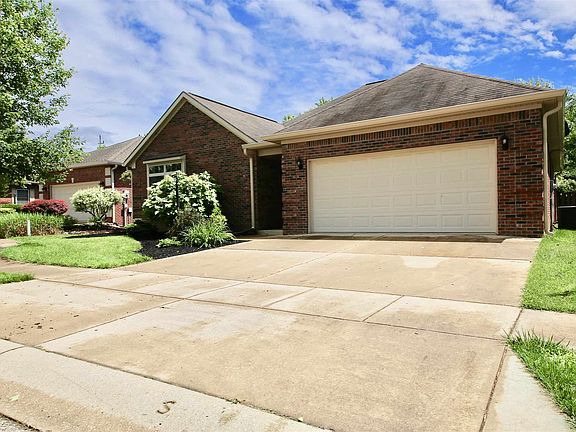 3rd image of 3830 E Regents Cir